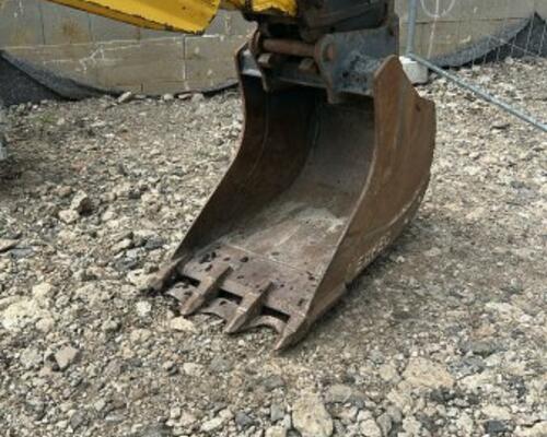 New Holland B100C