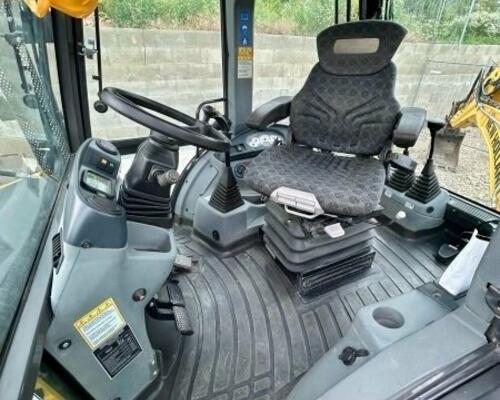 New Holland B100C