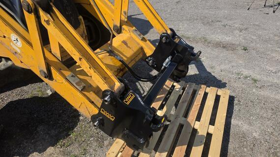 Predám Predný rýchloupínač pre JCB 2CX, 3CX, 4CX na pôvodnú lopatu