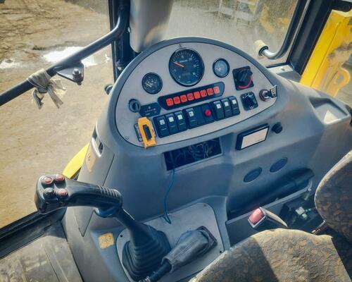 Traktorbagr Hidromek 102 S