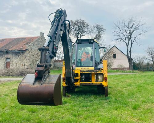 Traktorbagr Volvo BL71 