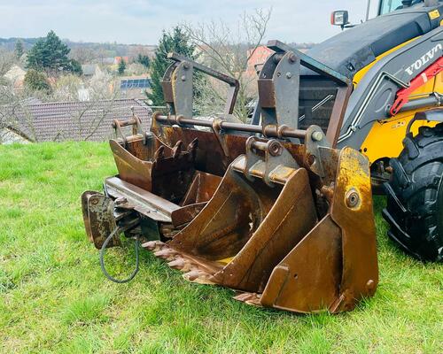 Traktorbagr Volvo BL71 
