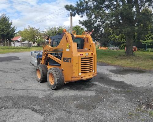 CASE 85XT