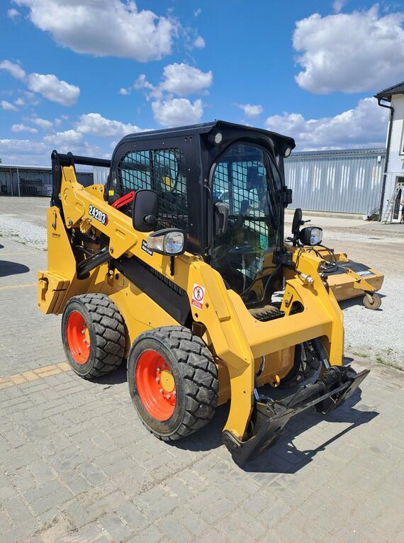 Caterpillar CAT 242D3 