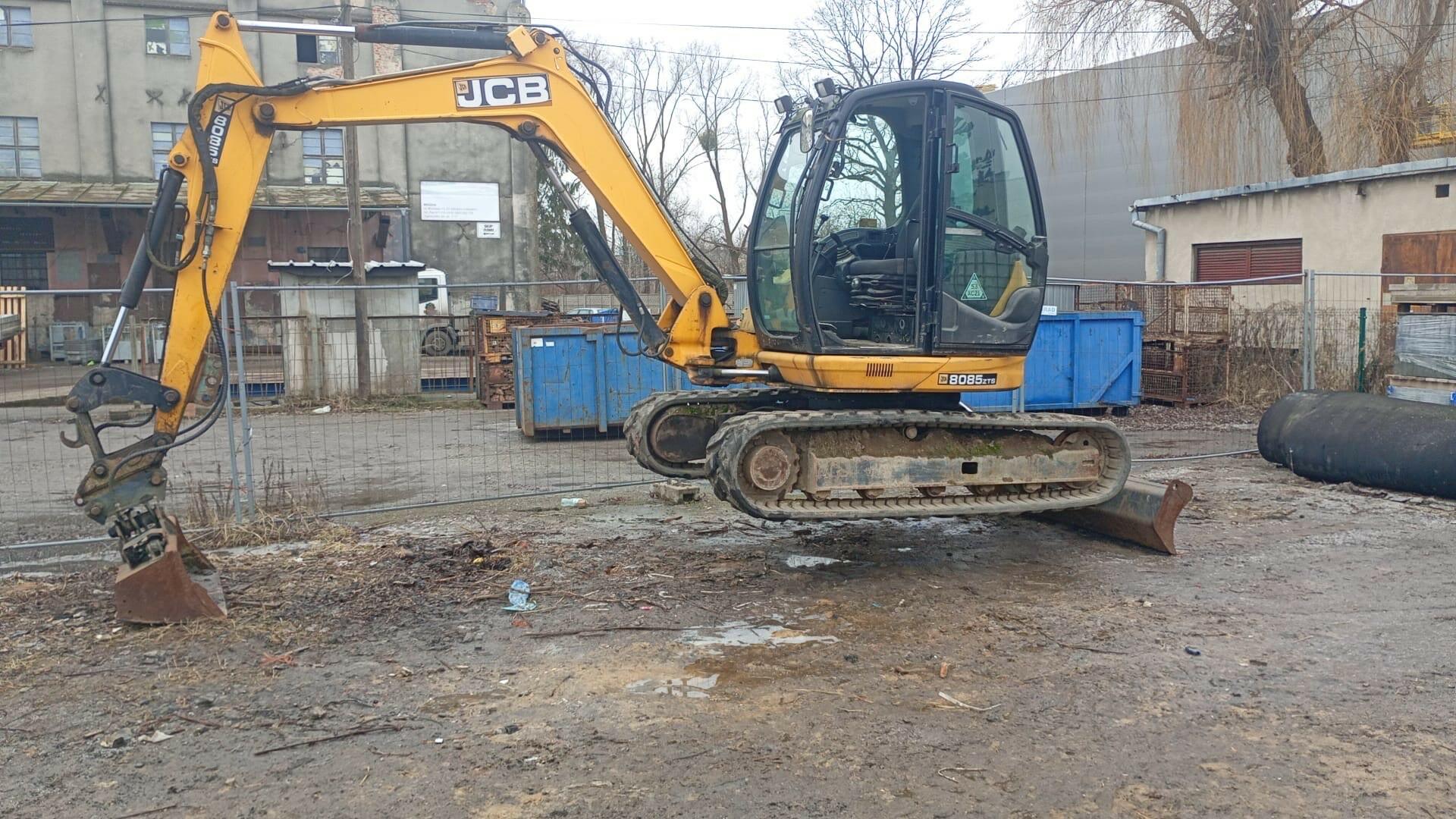 JCB 8085