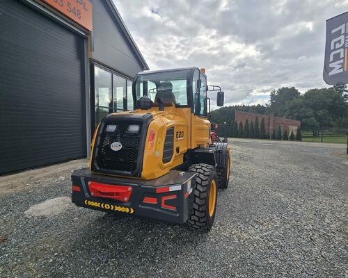 Kloubový nakladač LGCM LGE20 4×4 s kabinou