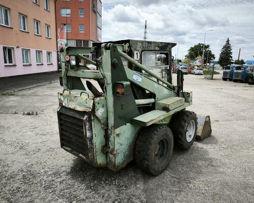 Locust 750