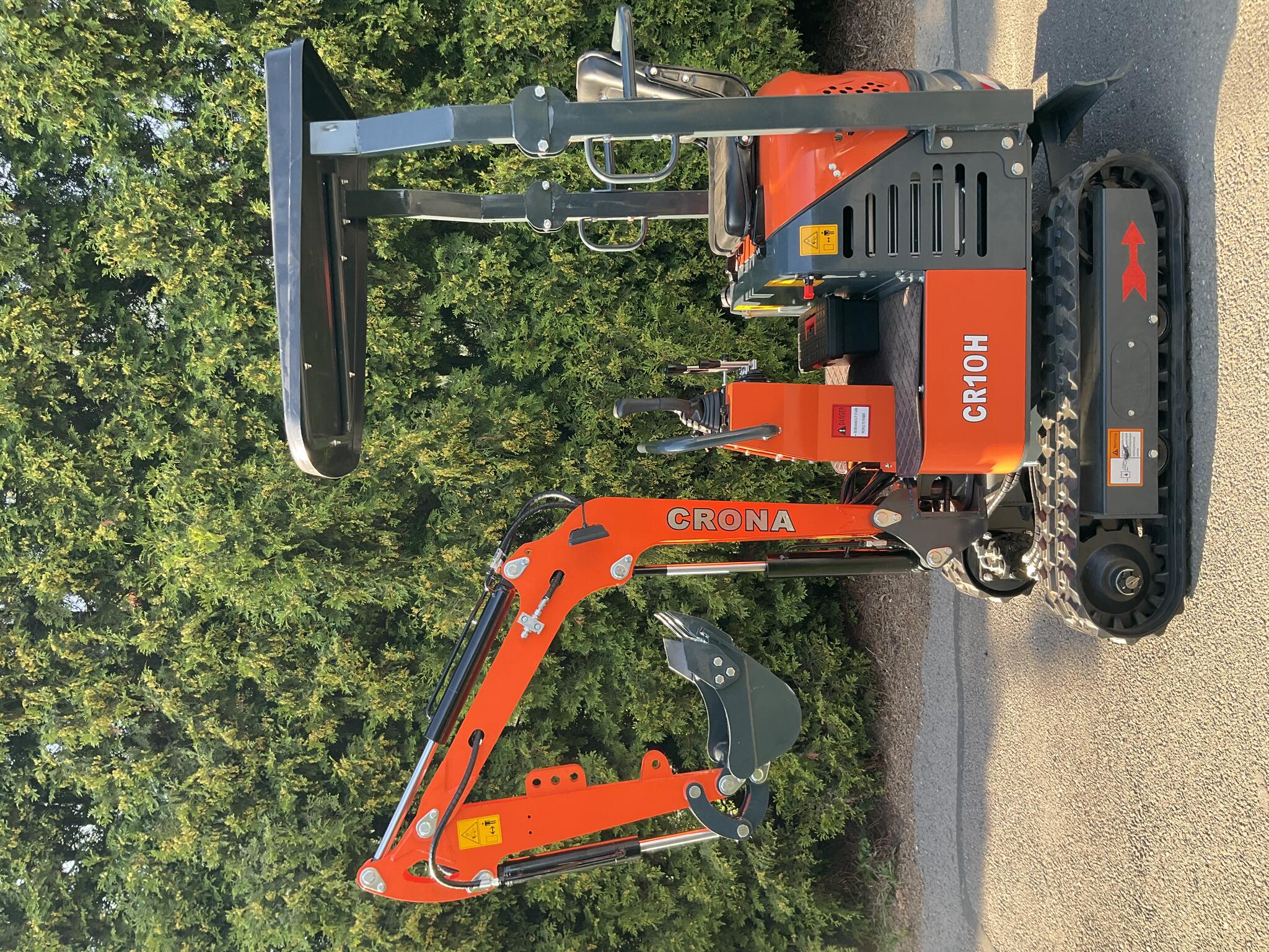 Minibagr CR10 H, mimoosé kopání, předchladič