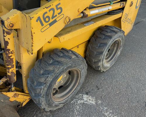 Smykový nakladač GEHL SL1625