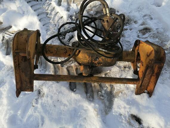 Vrtací zařízení na UNC, Locust, Novotný, plně funkční, vrtak 200 a 300 mm
