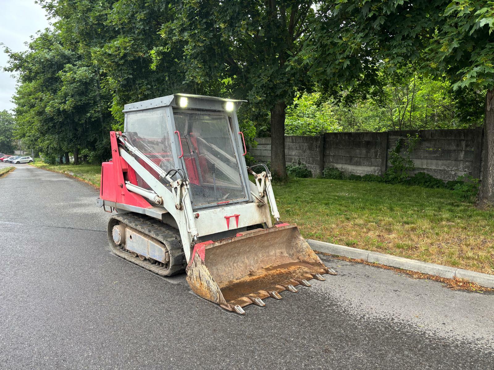 Nakladač Takeuchi TL20 / lžíce+vidle