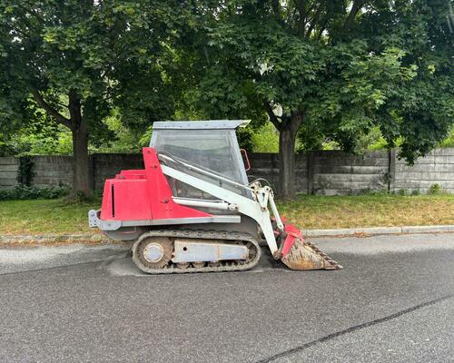 Nakladač Takeuchi TL20 / lžíce+vidle