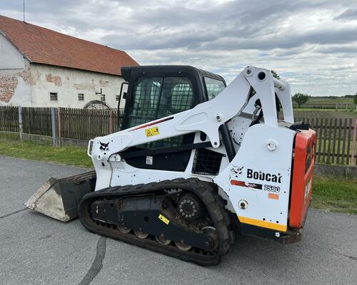 Pásový nákladač UNC Bobcat T590, pouze 1700mth + KLIMA