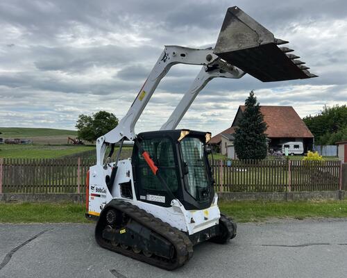 Pásový nákladač UNC Bobcat T590, pouze 1700mth + KLIMA