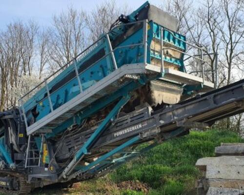 Chieftain Powerscreen 1700