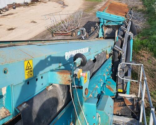 Chieftain Powerscreen 1700