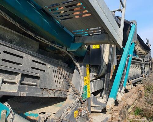 Chieftain Powerscreen 1700