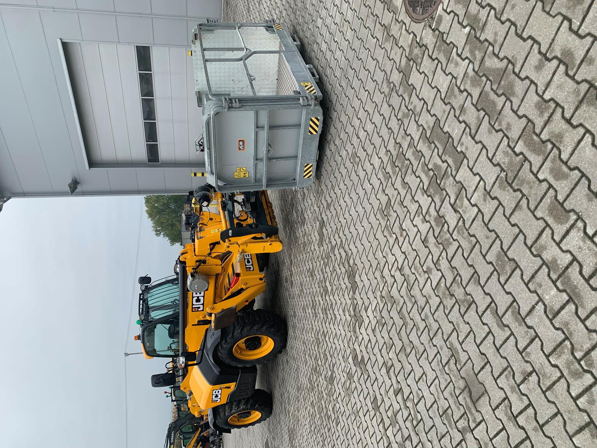 JCB 540-140 HIVIZ + kosz