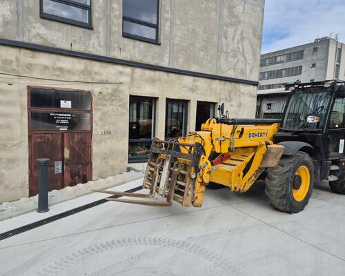 JCB 540-140 TELESKOPICKÝ MANIPULÁTOR 