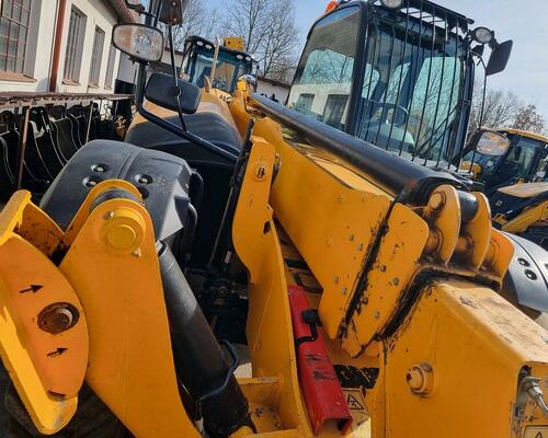 Manipulátor JCB 535-125 a 540-140, SWAY, klimatizace 