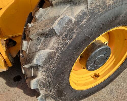 Manipulátor JCB 535-125 a 540-140, SWAY, klimatizace 