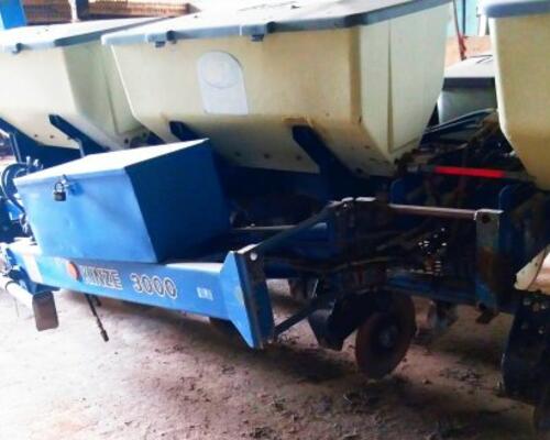 _JINÉ USA) Kinze - 3000