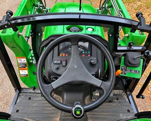 John Deere 3036E (Možnost leasingu)