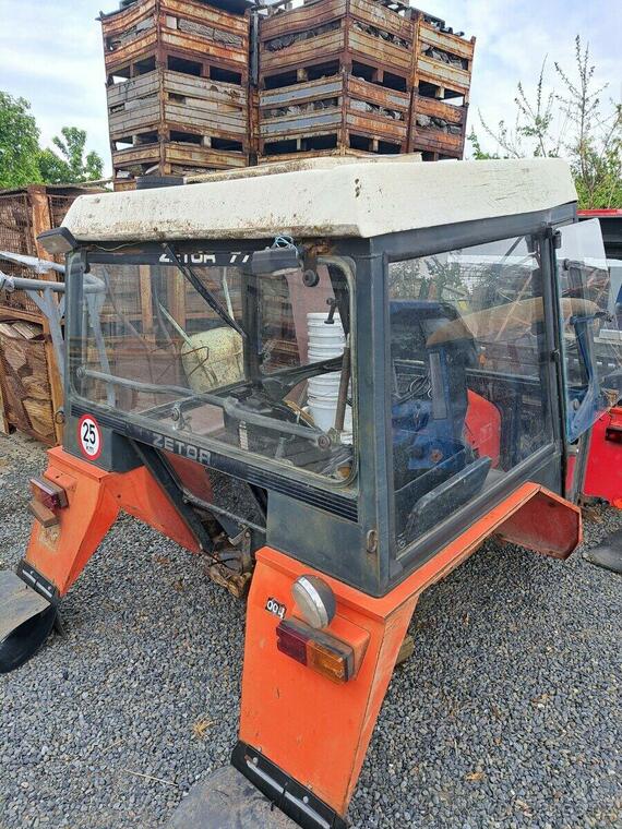 Kabina zetor uřI