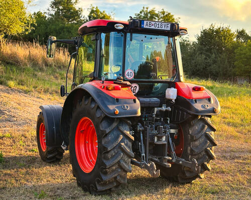 Kubota M4062 