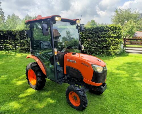 Malotraktor KUBOTA B2650 + nové rozmetadlo WESSEX, STK - TOP
