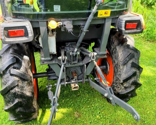 Malotraktor KUBOTA B2650 + nové rozmetadlo WESSEX, STK - TOP