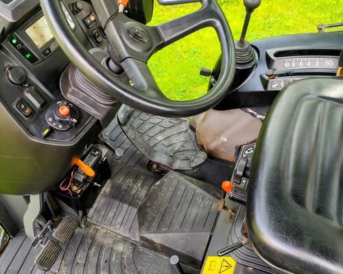 Malotraktor KUBOTA B2650 + nové rozmetadlo WESSEX, STK - TOP