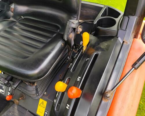 Malotraktor KUBOTA B2650 + nové rozmetadlo WESSEX, STK - TOP