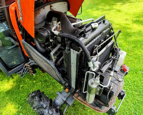 Malotraktor KUBOTA B2650 + nové rozmetadlo WESSEX, STK - TOP