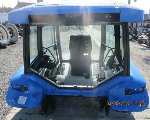 New Holand-Ford kabina