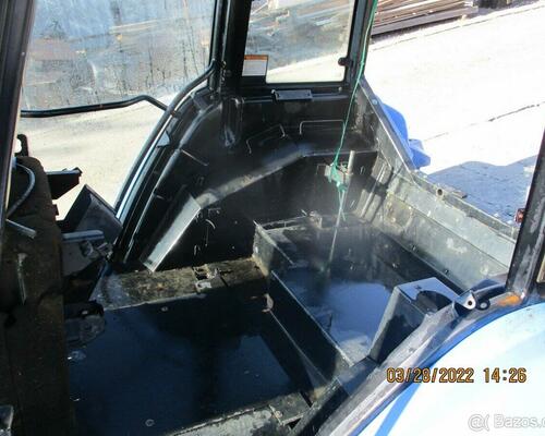 New Holand-Ford kabina