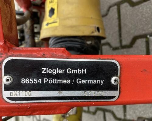 Traktor Kubota sT 30 4x4 + sekačka