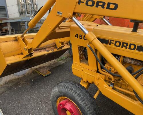 Traktorbagr / nakladač / veterán Ford GB4500 s TP