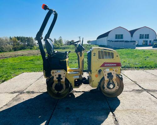 Vibrační válec Dynapac CC900 (Možnost leasingu)