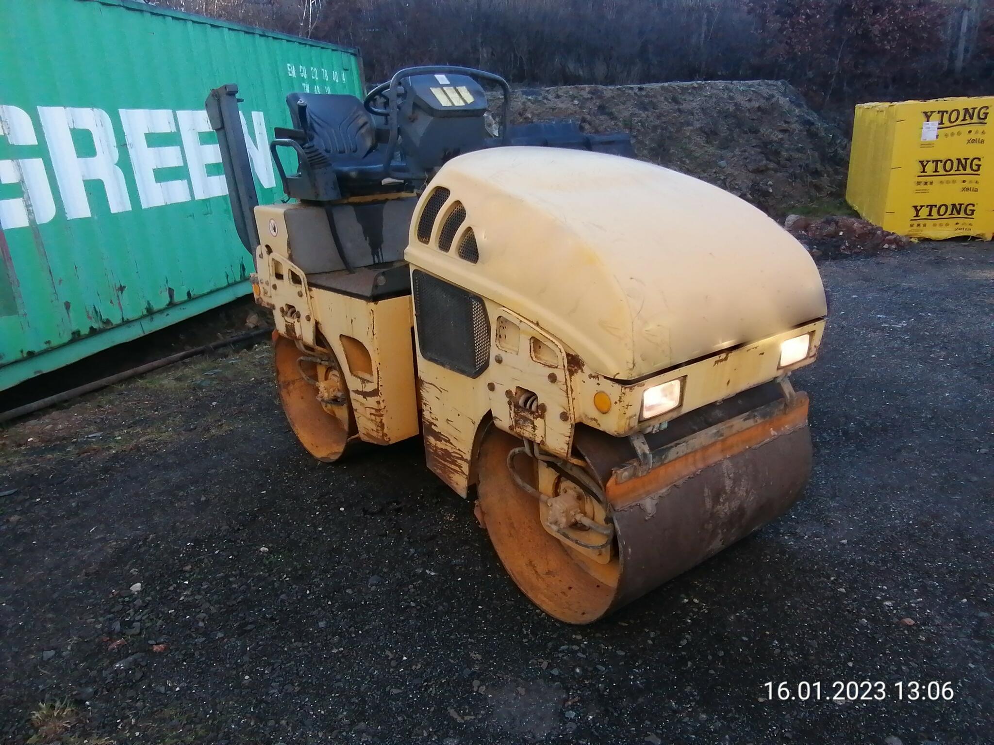 Vibrační válec Stavostroj STA VH250, motor Deutz olejem chlazený