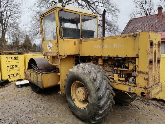 Vibrační válec Stavostroj VV111, r.v.1988, motor Zetor crystal šestiválec