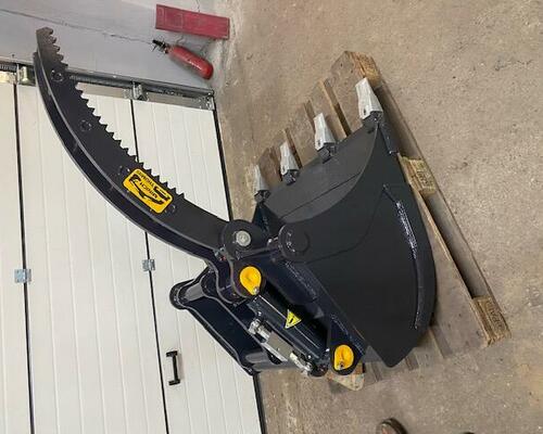 Lyžica s hydraulickým palcom pre traktor-bagre