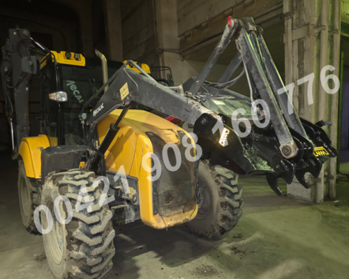 Přední rychloupínač na traktorbagr Mecalac / Terex TLB rypadlo bagr