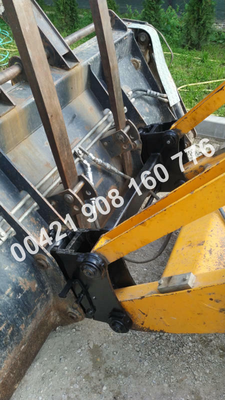 Predám Predný rýchloupínač pre JCB 2CX, 3CX, 4CX na pôvodnú lopatu