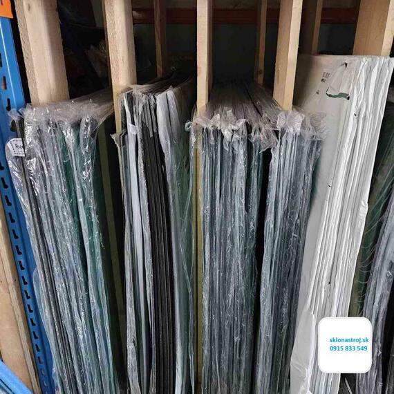 zadné sklo okno sklá výklopné traktorbagre JCB CAT KOMATSU