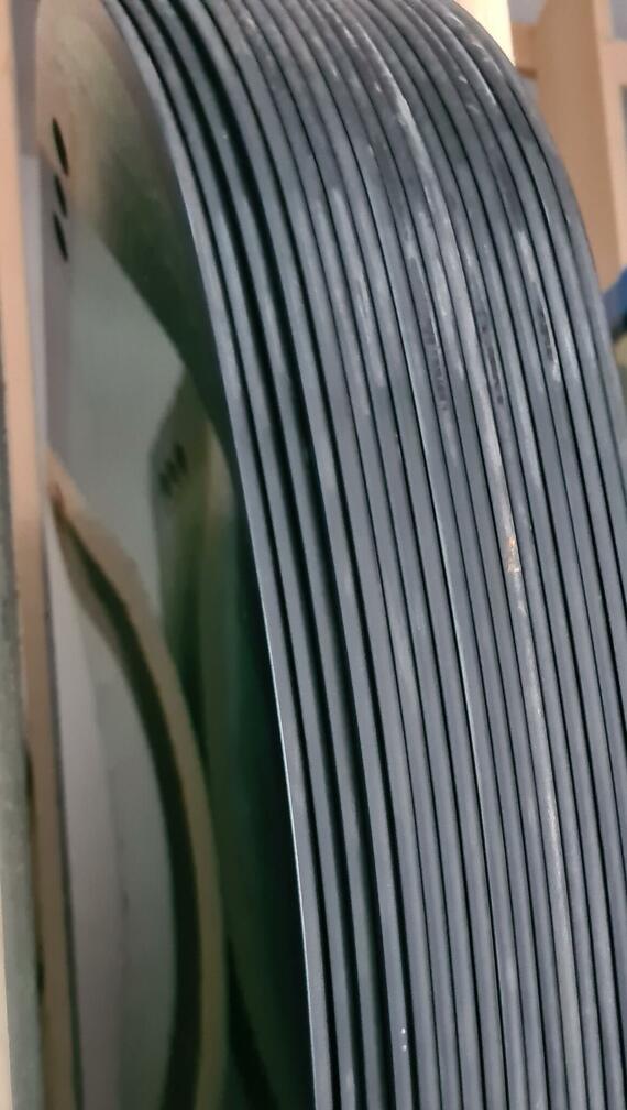 Sklo predné dverové na šmýkač Bobcat S530