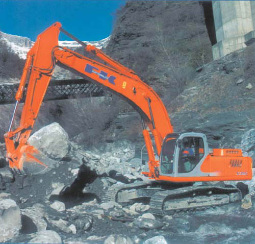 Pásové rypadlo Fiat Kobelco E385 Evolution s umělou inteligencí