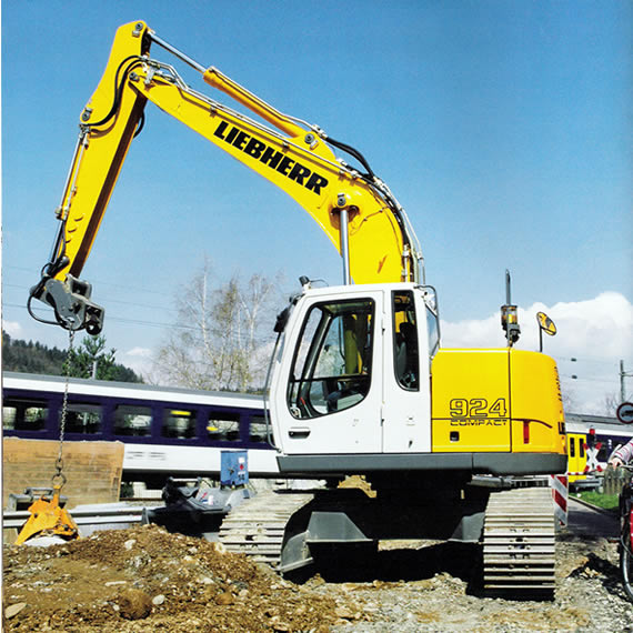 Pásové rýpadlo Liebherr R 924 Compact nechce zůstat pozadu