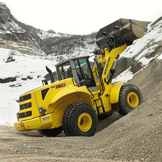 James Bond řídí nakladač New Holland W190 v novém filmu Casino Royale