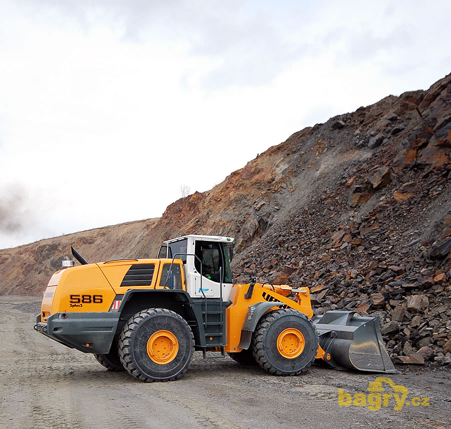 Liebherr L 586 2plus2 - největší hydrostaticky poháněný kolový nakladač na světě